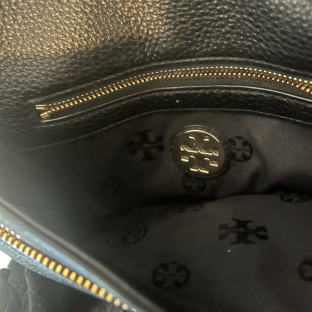 Tory Burch crossbody leather beg with chain strap